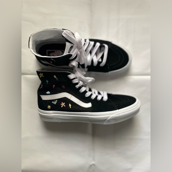 Vans of the Wall Unisex Sneakers - Picture 5 of 11